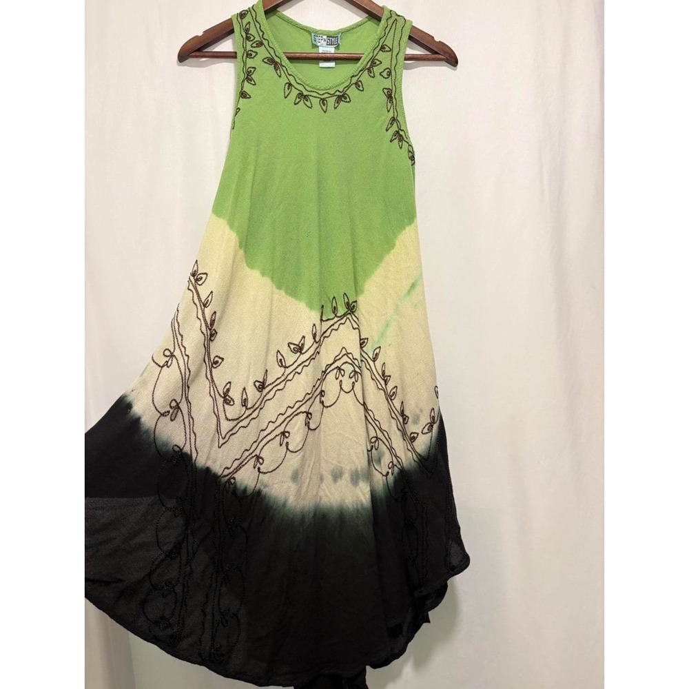 Step In Style Tie-Dye Embroidered Rayon Handkerchief Hem‎ Maxi Dress Size Small